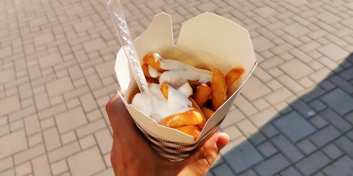Hranolky nebo hovězí burger a domácí limonáda na odnos s sebou