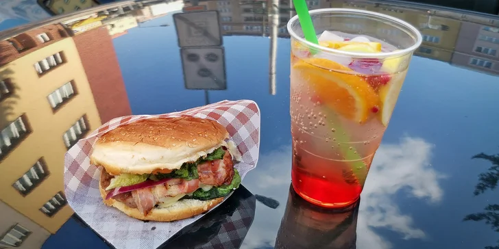 Hranolky nebo hovězí burger a domácí limonáda na odnos s sebou