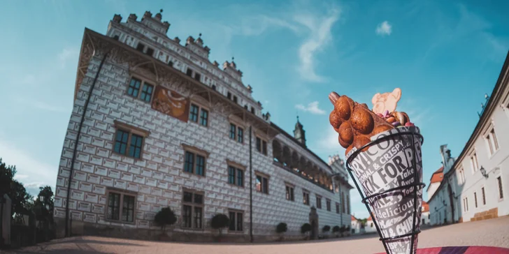 Bubble waffle se zmrzlinou a ovocem a k tomu káva pro 1 i 2 osoby