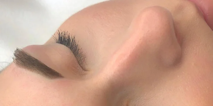 Udělejte něco jen pro sebe: permanentní make-up obočí a rtů