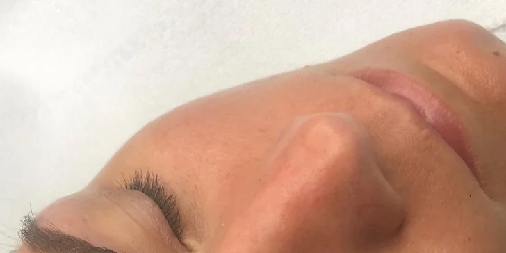 Udělejte něco jen pro sebe: permanentní make-up obočí a rtů