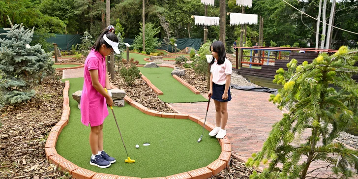 Dobrodružství v Pirátí zátoce: adventure minigolf s 27 jamkami pro děti i dospělé