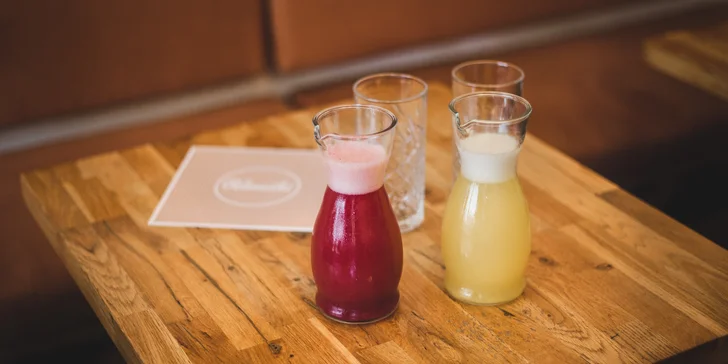 K pelmením i varenikům vám navíc naservírují i půllitrovou domácí limonádu dle výběru a aktuální nabídky.