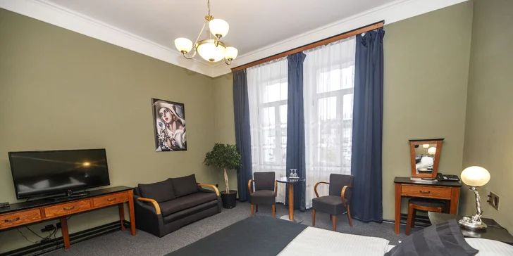 Deluxe ponúkne manželskú posteľ so štvorfázovým matracom a možnosť jednej prístelky.