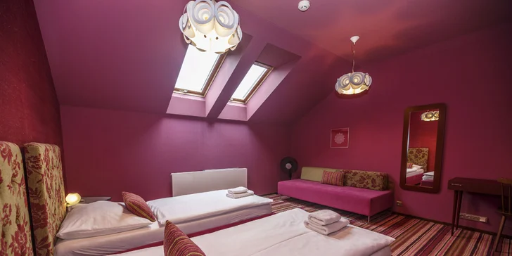 Samozřejmostí je satelitní TV, minibar, vlastní koupelna i Wi-Fi.