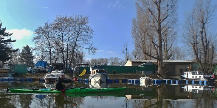 Zažijte historickou Prahu z vody: 3hodinový výlet na kajaku na Vltavě pro 1 i 2 osoby