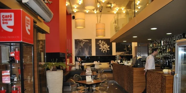 Cappuccina a domácí dortíky v Coffee Day Jindřišská a Černý Most