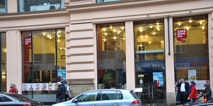 Cappuccina a domácí dortíky v Coffee Day Jindřišská a Černý Most