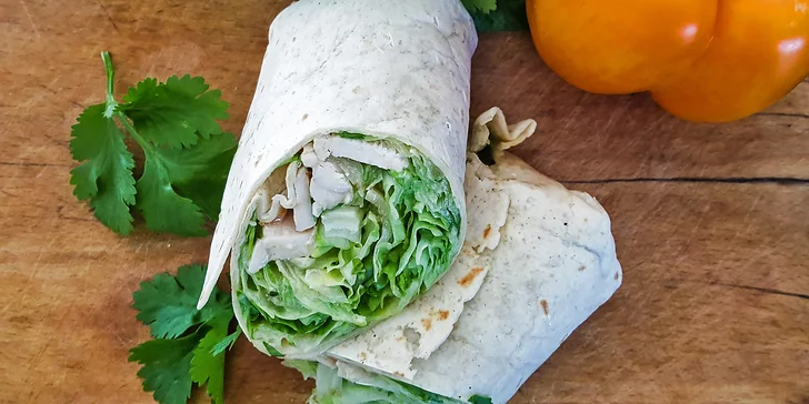 Kuřecí wrap a smoothie podle výběru na odnos s sebou pro 2 osoby