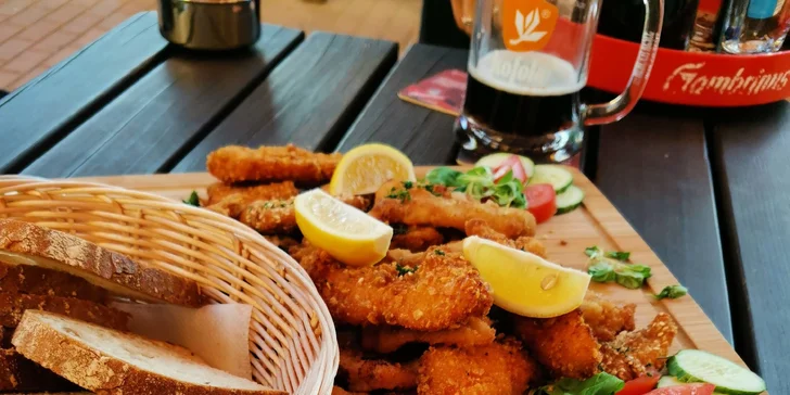800 g vepřových a kuřecích řízků s dipem a chlebem i hodina bowlingu
