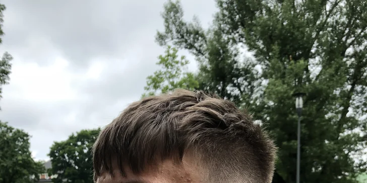 Pánský střih fade, vousy i kompletní barber péče s voskem, mytím, masáží hlavy a pleťovou maskou