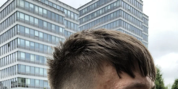 Pánský střih fade, vousy i kompletní barber péče s voskem, mytím, masáží hlavy a pleťovou maskou