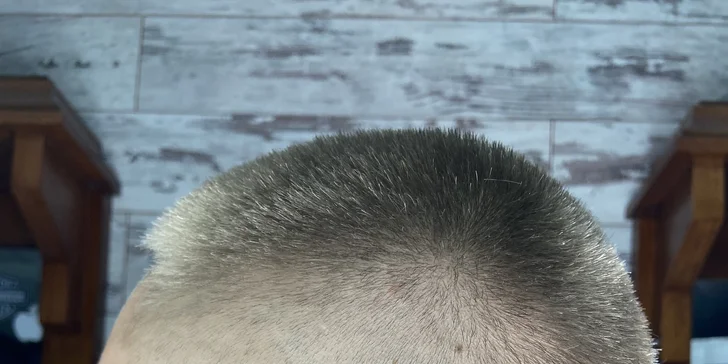 Pánský střih fade, vousy i kompletní barber péče s voskem, mytím, masáží hlavy a pleťovou maskou