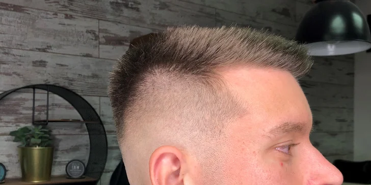 Pánský střih fade, vousy i kompletní barber péče s voskem, mytím, masáží hlavy a pleťovou maskou