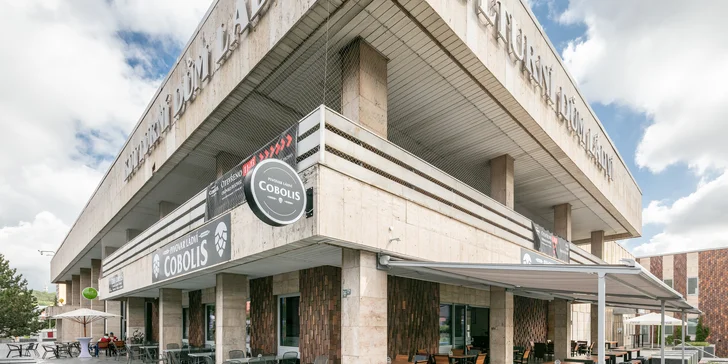 Prohlídka pivovaru Cobolis Ládví pro 2 osoby: ochutnávka piv, pivo domů i večeře v restauraci