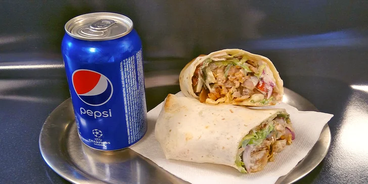 Kebab a nápoj dle výběru na odnos s sebou: grilované kuřecí, salát i tortilla