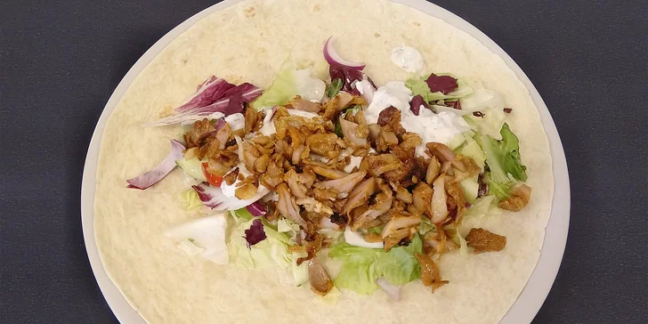 Kebab a nápoj dle výběru na odnos s sebou: grilované kuřecí, salát i tortilla