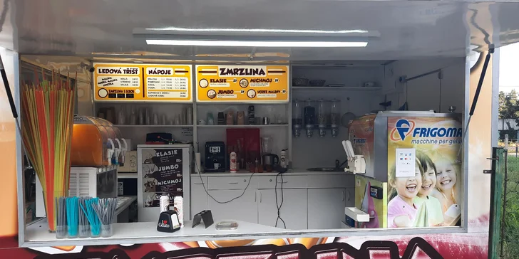 Perfektní osvěžení v Brně: 2× extra velká zmrzka Michmoj s oříšky, bonbóny a posypkou