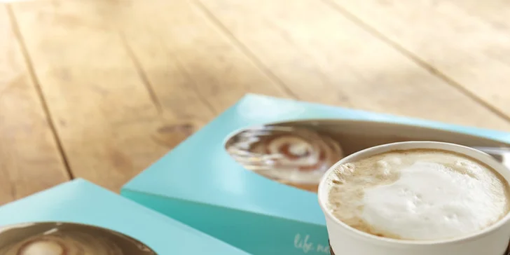 Nadýchané rolky z pekařství Cinnabon: skořice či čokoláda a k tomu nápoj podle výběru