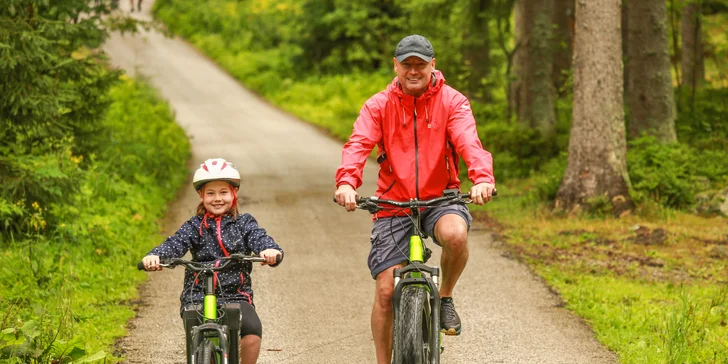 Poznejte Krkonoše z jiného úhlu: zapůjčení elektrické koloběžky nebo kola FATeBIKE