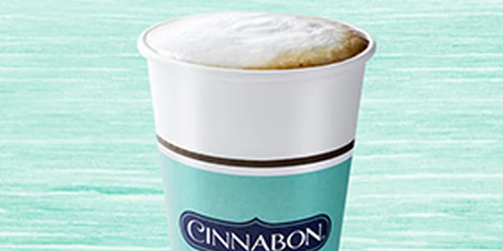 Nadýchané rolky z pekařství Cinnabon: skořice či čokoláda a k tomu nápoj podle výběru