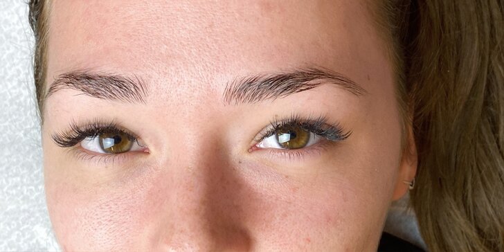 Konec každodennímu líčení: permanentní make-up očních linek, obočí nebo rtů