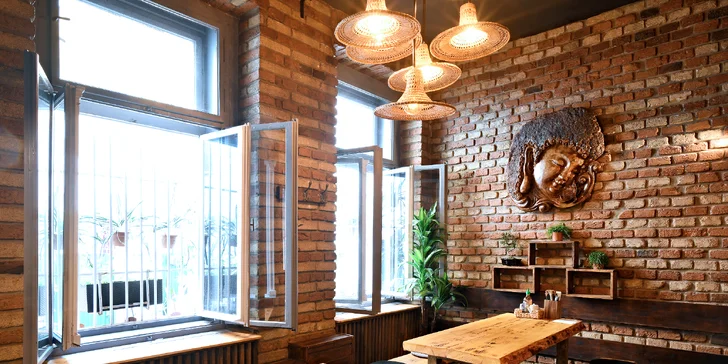 Nabité sushi menu pro dva v centru Prahy: losos, krevety, tuňák i avokádo