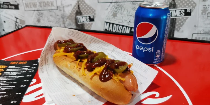 Hot dog s omáčkou a nápojem dle vlastního výběru: pro jednoho i pro dva