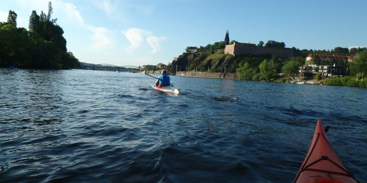 Zažijte Prahu z vody: tříhodinový výlet na kajaku na Vltavě pro 1 i 2 osoby
