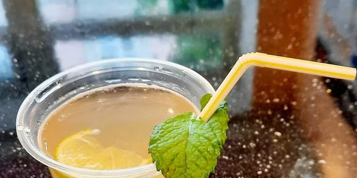 Bublinková vafle s kávou nebo limonádou do ruky pro jednoho či dva žíznivé mlsouny