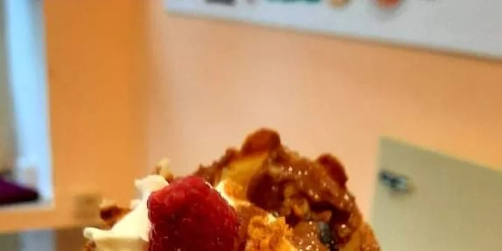 Bublinková vafle s kávou nebo limonádou do ruky pro jednoho či dva žíznivé mlsouny