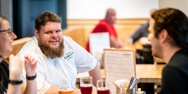 Prohlídka pivovaru Cobolis Ládví pro 2 osoby: ochutnávka piv, pivo domů i večeře v restauraci