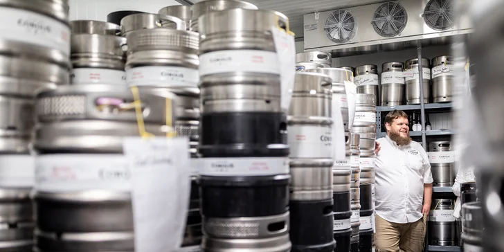 Prohlídka pivovaru Cobolis Ládví pro 2 osoby: ochutnávka piv, pivo domů i večeře v restauraci