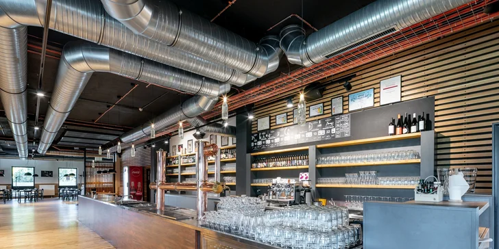 Prohlídka pivovaru Cobolis Ládví pro 2 osoby: ochutnávka piv, pivo domů i večeře v restauraci