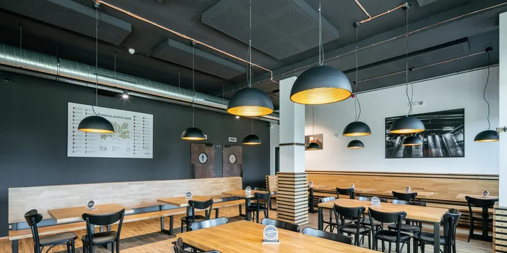 Prohlídka pivovaru Cobolis Ládví pro 2 osoby: ochutnávka piv, pivo domů i večeře v restauraci