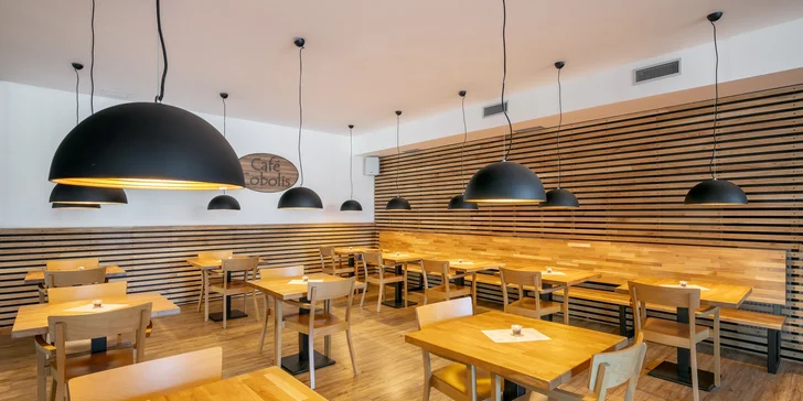 Prohlídka pivovaru Cobolis Ládví pro 2 osoby: ochutnávka piv, pivo domů i večeře v restauraci