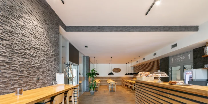 Prohlídka pivovaru Cobolis Ládví pro 2 osoby: ochutnávka piv, pivo domů i večeře v restauraci