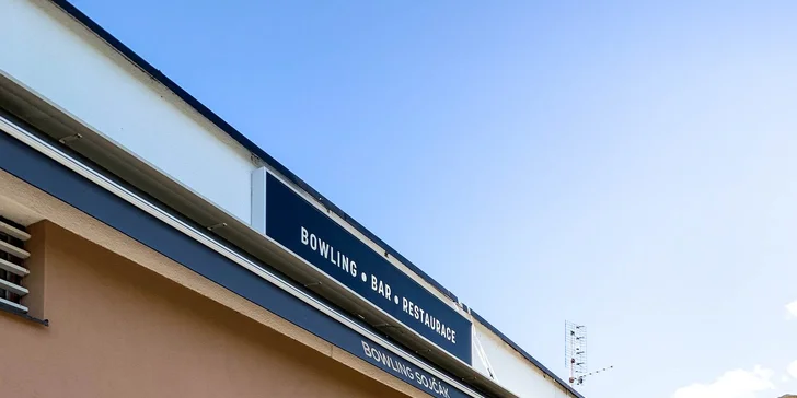 S partou za zábavou: 1 nebo 2 hodiny bowlingu až pro 6 hráčů