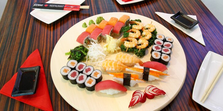 Pestré sety s 21–70 ks sushi: s lososem, krevetami i okurkou a avokádem