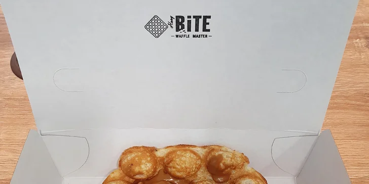 Sladká bubble waffle se 3 druhy zdobení podle výběru i s frappé či limonádou