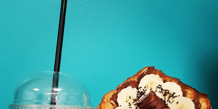Sladká bubble waffle se 3 druhy zdobení podle výběru i s frappé či limonádou