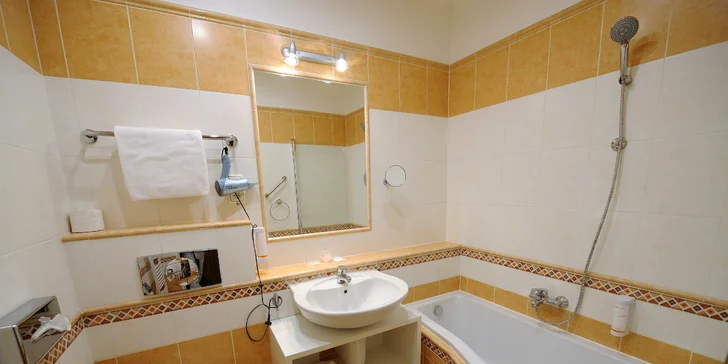 Pobyt se snídaní v Teplicích: elegantní 4* hotel v samém centru lázeňského města