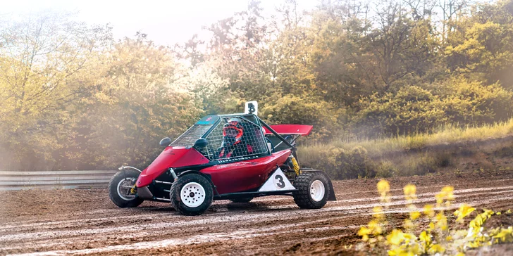 Jízda ve speciálně upravené závodní buggy: 3–10 kol na uzavřené trati