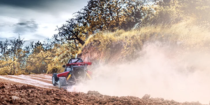 Jízda ve speciálně upravené závodní buggy: 3–10 kol na uzavřené trati