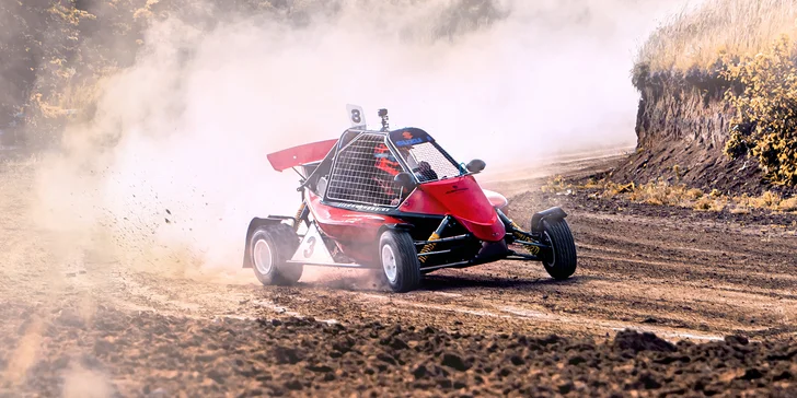 Jízda ve speciálně upravené závodní buggy: 3 až 10 kol na uzavřené trati
