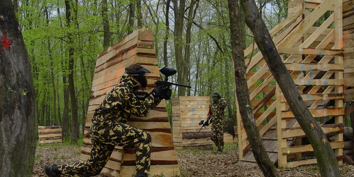Vyladěný paintball v Brně: přestřelka až pro 10 osob, pro každého zbraň, kuličky, maska i kombinéza
