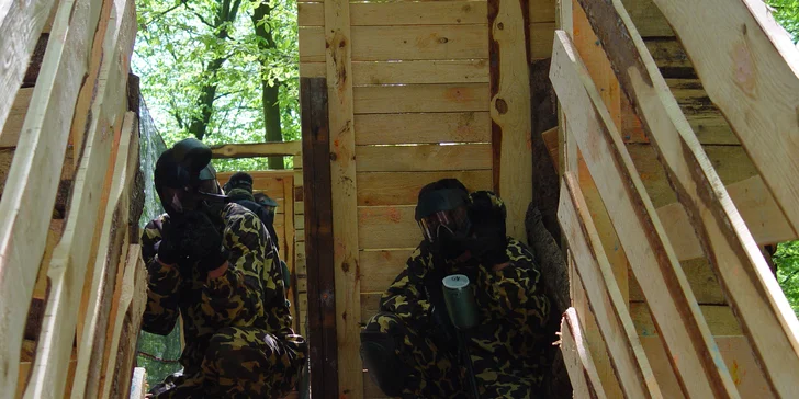 Vyladěný paintball v Brně: přestřelka až pro 10 osob, pro každého zbraň, kuličky, maska i kombinéza