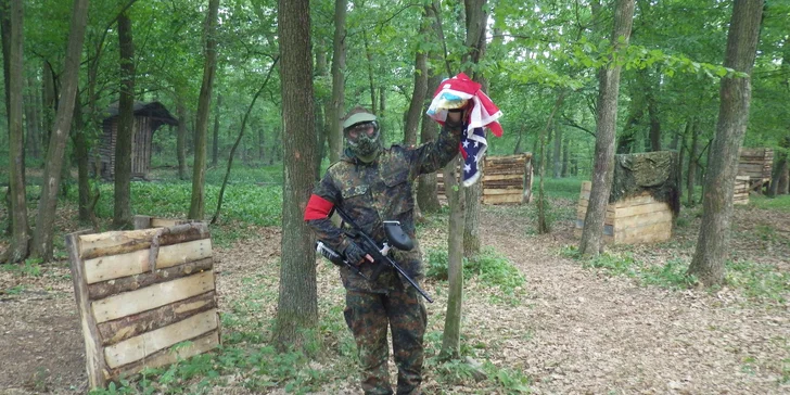 Vyladěný paintball v Brně: přestřelka až pro 10 osob, pro každého zbraň, kuličky, maska i kombinéza