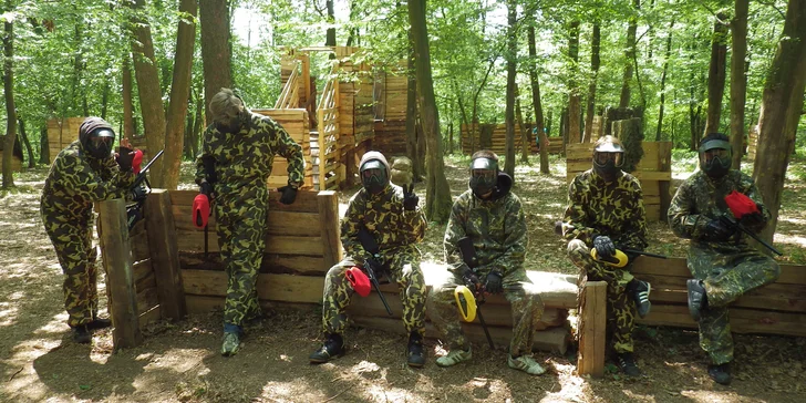 Vyladěný paintball v Brně: přestřelka až pro 10 osob, pro každého zbraň, kuličky, maska i kombinéza