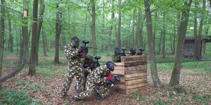 Vyladěný paintball v Brně: přestřelka až pro 10 osob, pro každého zbraň, kuličky, maska i kombinéza